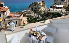 B&B Island Tropea -Sea View Rooms & Suites-